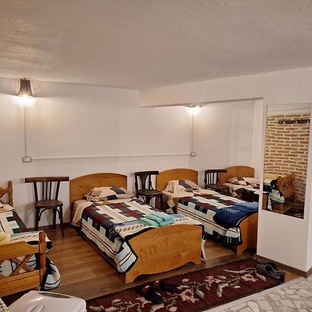 At Pikotiko'S - Korca City Rooms For Rent Buitenkant foto