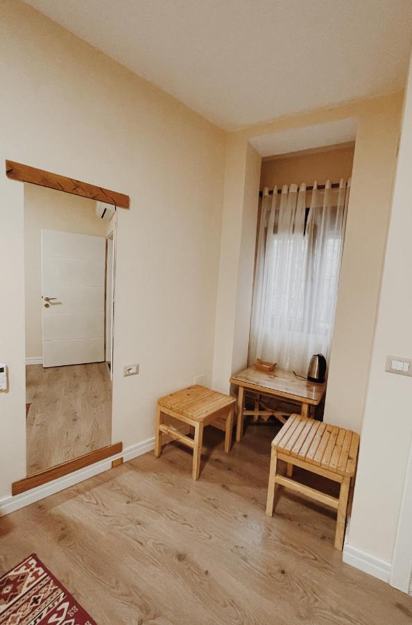 At Pikotiko'S - Korca City Rooms For Rent Buitenkant foto