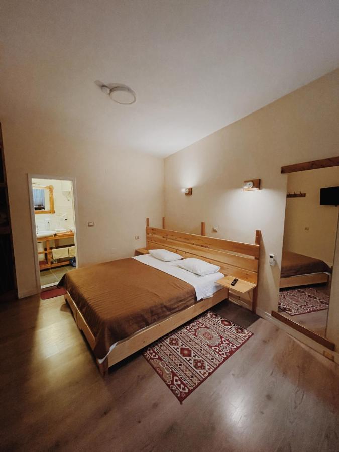 At Pikotiko'S - Korca City Rooms For Rent Buitenkant foto