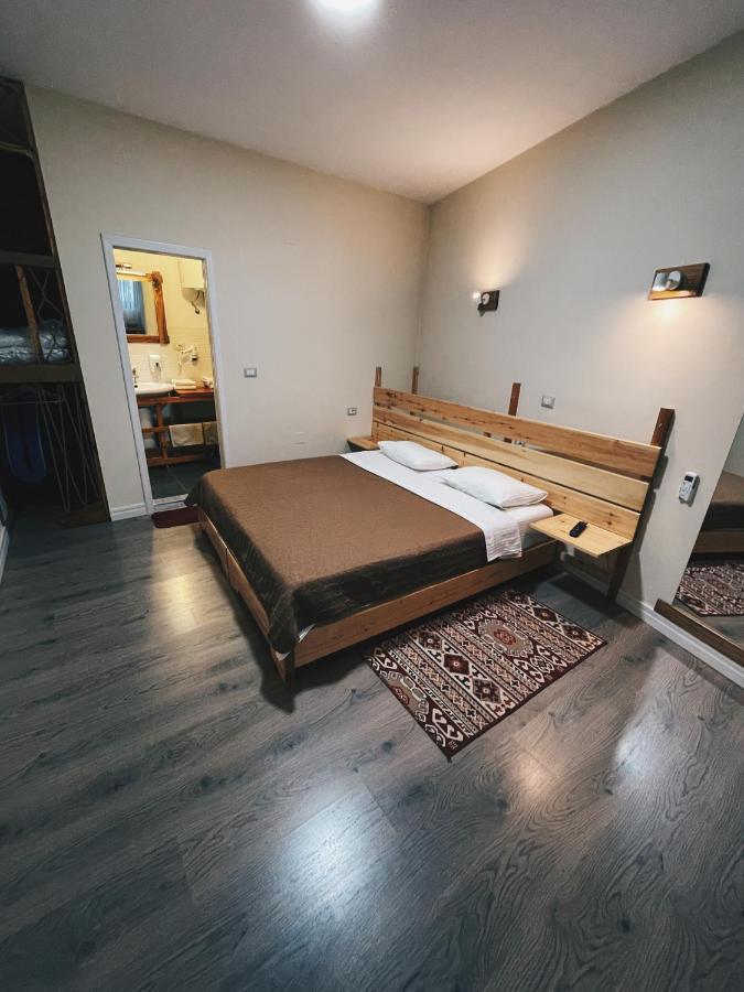 At Pikotiko'S - Korca City Rooms For Rent Buitenkant foto