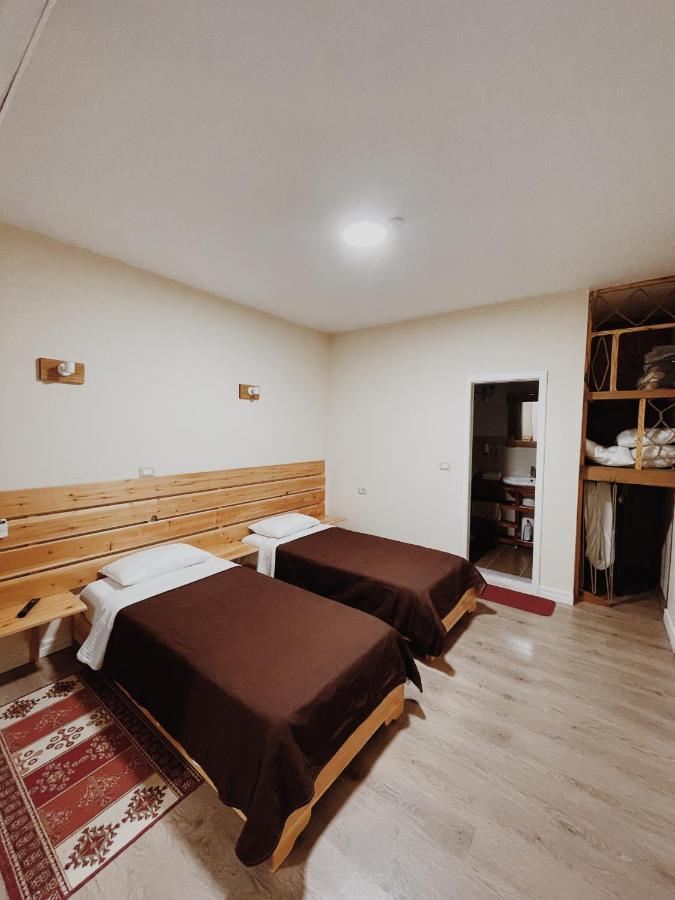 At Pikotiko'S - Korca City Rooms For Rent Buitenkant foto