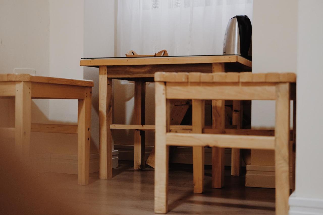At Pikotiko'S - Korca City Rooms For Rent Buitenkant foto