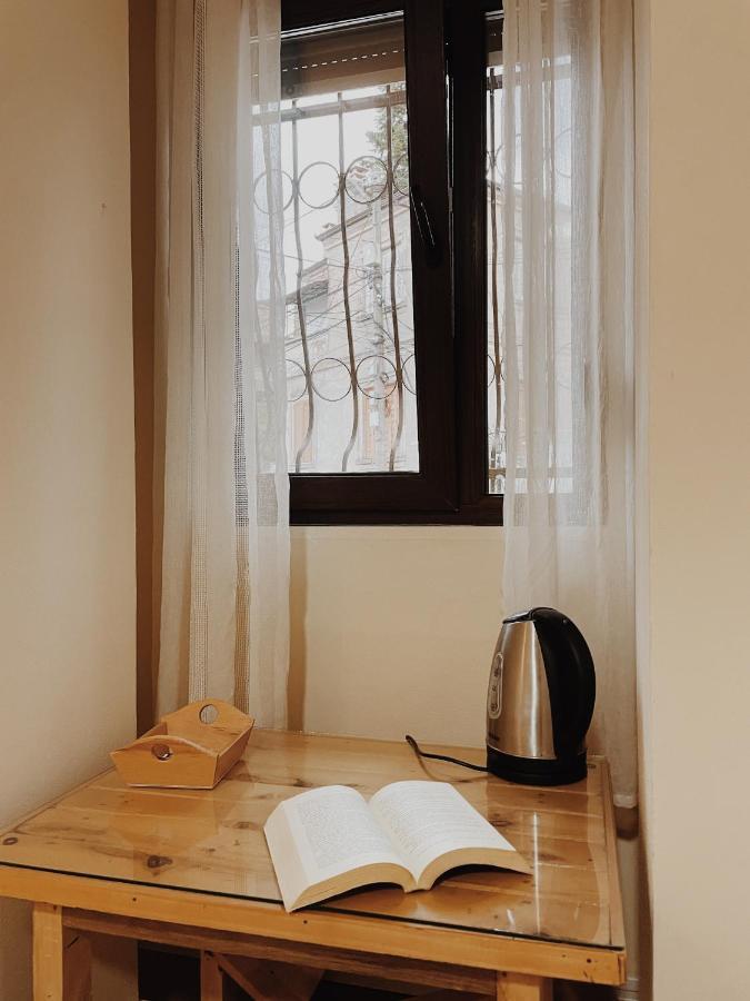 At Pikotiko'S - Korca City Rooms For Rent Buitenkant foto