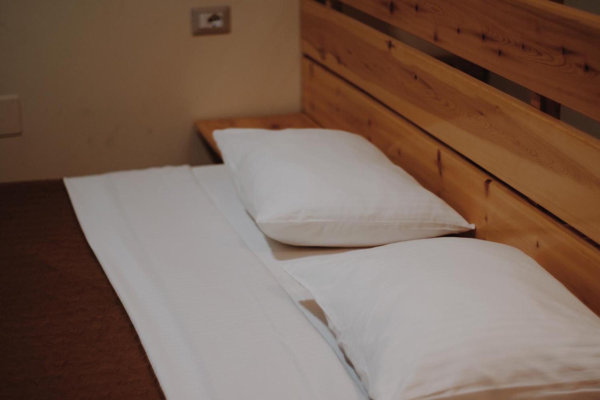At Pikotiko'S - Korca City Rooms For Rent Buitenkant foto