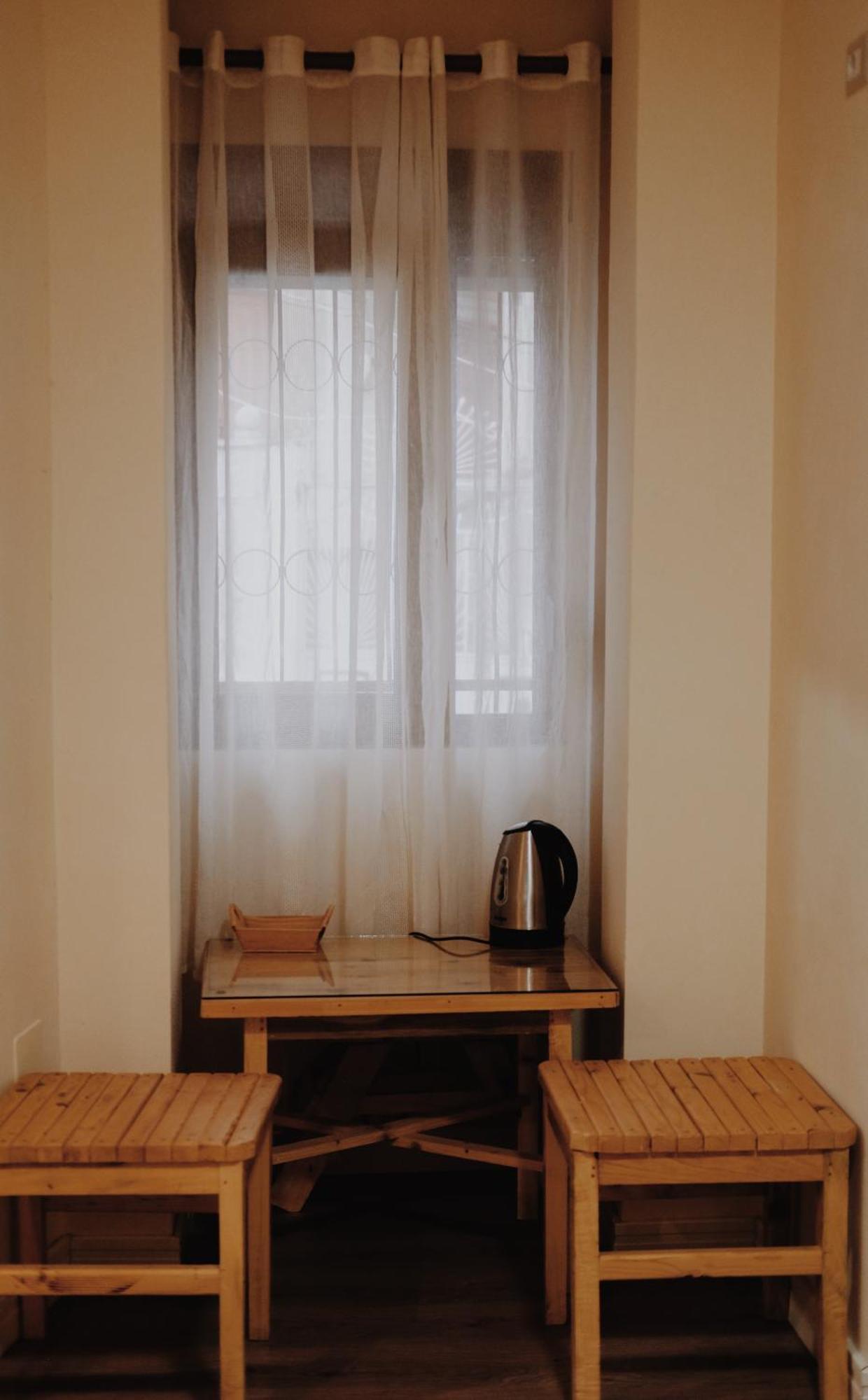At Pikotiko'S - Korca City Rooms For Rent Buitenkant foto