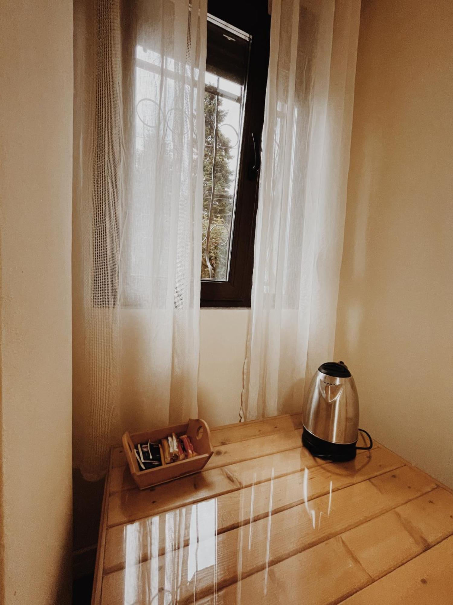 At Pikotiko'S - Korca City Rooms For Rent Buitenkant foto