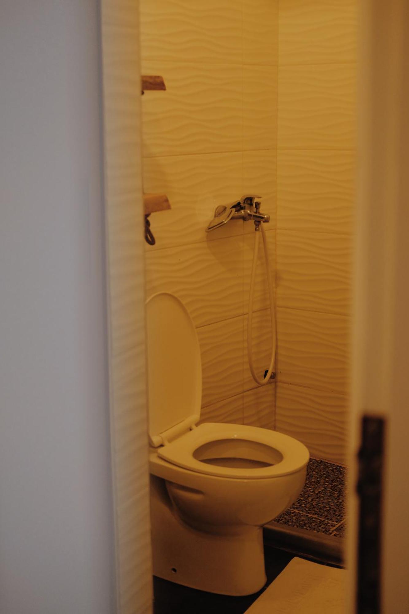 At Pikotiko'S - Korca City Rooms For Rent Buitenkant foto