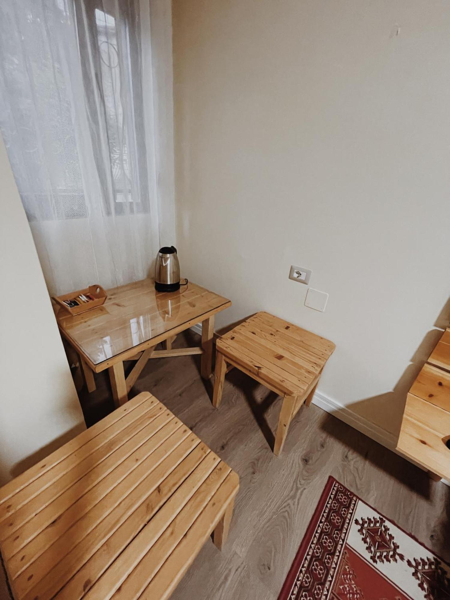 At Pikotiko'S - Korca City Rooms For Rent Buitenkant foto