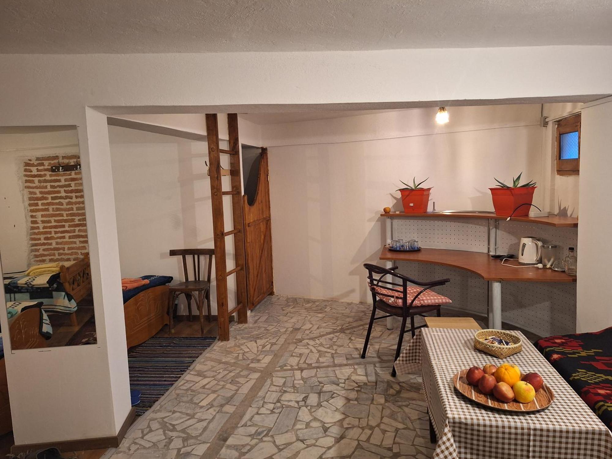 At Pikotiko'S - Korca City Rooms For Rent Buitenkant foto