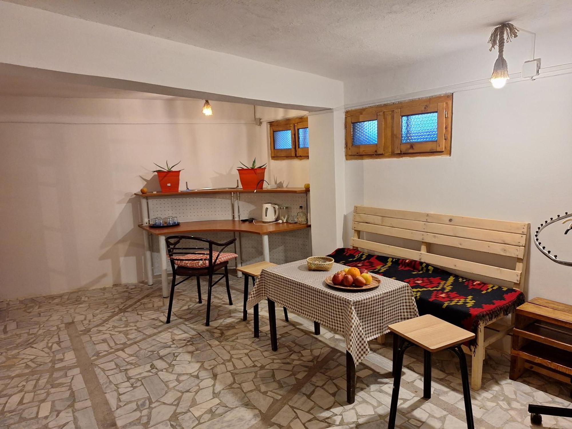 At Pikotiko'S - Korca City Rooms For Rent Buitenkant foto